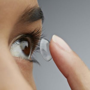 راهنمای خرید و مراقبت از لنز‌های تماسی در بیوتی امیر