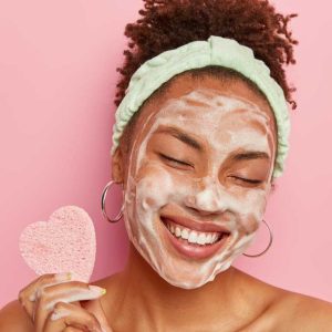 راهنمای کامل پاک کردن آرایش: نکات حیاتی برای بهداشت پوست